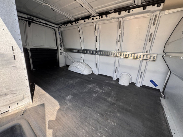 2018 GMC Savana G2500 Cargo 135 WB in Cars & Trucks in Winnipeg - Image 4