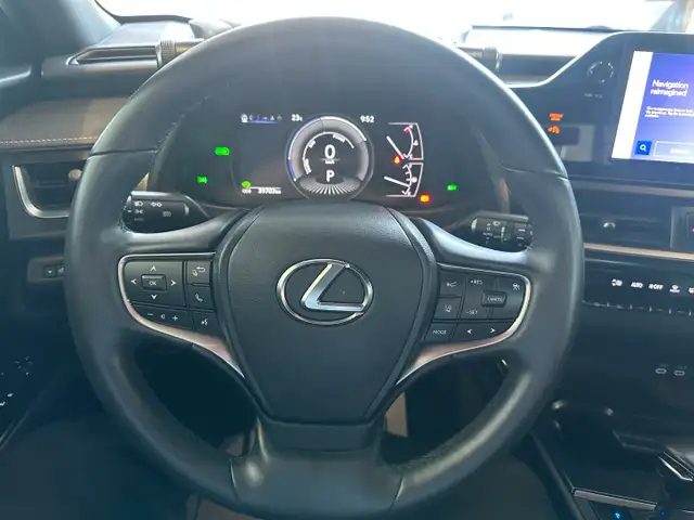 2024 Lexus UX 250h dans Autos et camions dans Région d’Oakville/Halton - Image 18