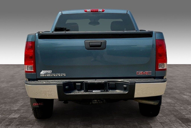 2010 GMC Sierra 1500 W/T in Cars & Trucks in Edmonton - Image 4
