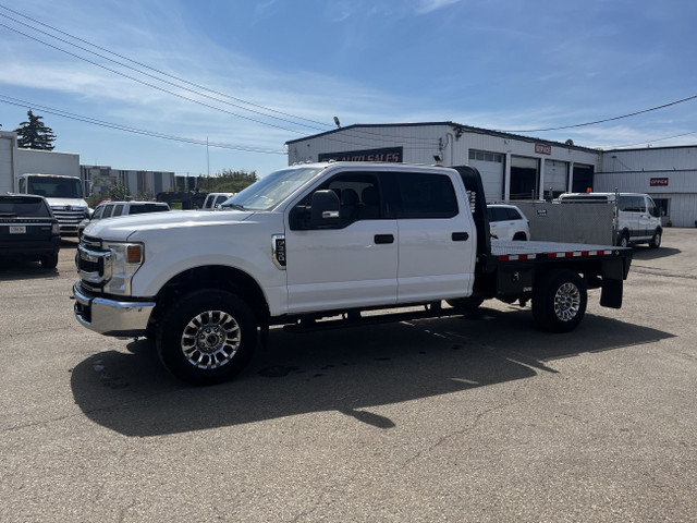 2021 Ford F-350 XLT CREW CAB 4X4 FLAT DECK in Cars & Trucks in Edmonton - Image 2