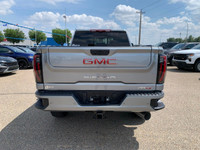 The Sierra AT4 is refined for rough country. Explore the rough and rutted trails in style and comfor... (image 5)