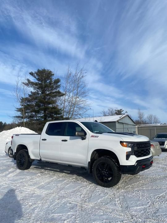 Chevrolet Silverado 1500 Custom Trail Boss cabine multiplace 4RM in Cars & Trucks in Saint-Hyacinthe - Image 4