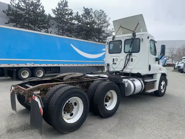 2019 Freightliner Cascadia 125 Day Cab *Ask About Dep Match* in Heavy Trucks in Delta/Surrey/Langley - Image 7