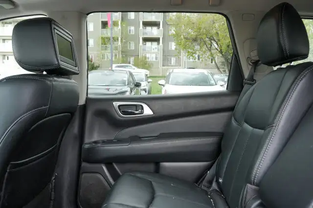 2016 Nissan Pathfinder Platinum | One Owner | 3.5L V6 | 260 HP in Cars & Trucks in Calgary - Image 18