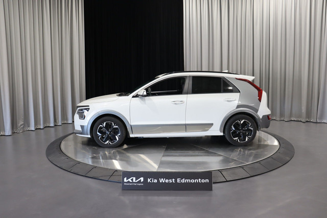 2023 Kia Niro EV Limited w/Snow White Pearl & Grey Exterior A... in Cars & Trucks in Edmonton - Image 3