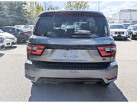 4WD, 20" Unique Aluminum Alloy Wheels, 2nd Row Captain's Chairs, 2nd Row Centre Console w/Padded Arm... (image 6)