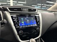 The 2017 Nissan Murano Platinum stands out with its robust 3.5L engine and all-wheel drive capabilit... (image 9)