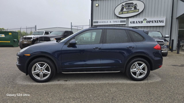 2014 Porsche Cayenne in Cars & Trucks in London - Image 2