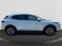 This 2025 Buick Envision in Iridescent White Tricoat is equipped with AWD and Turbocharged Gas I4 2.... (image 5)