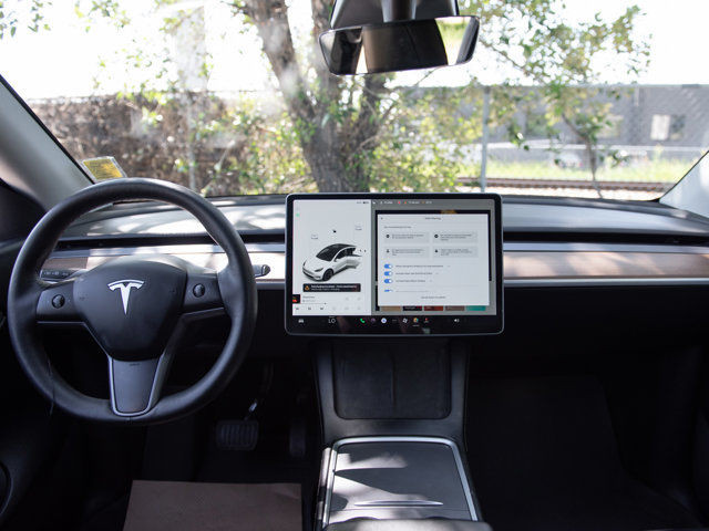 2022 Tesla Model Y Long Range in Cars & Trucks in Calgary - Image 3