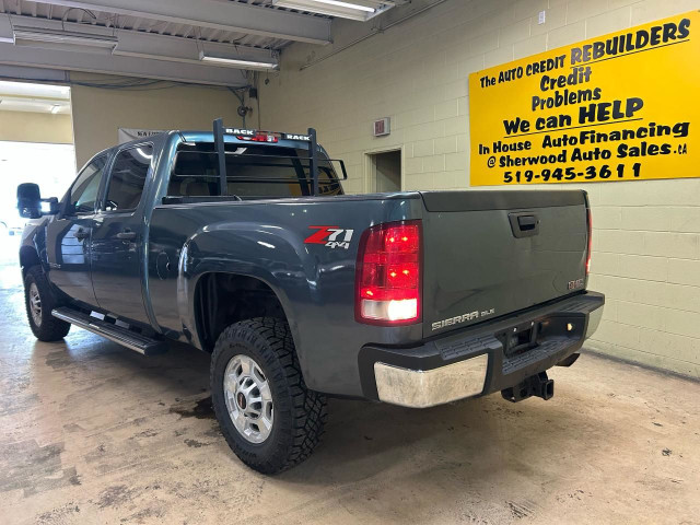 2011 GMC Sierra 2500 SLE in Cars & Trucks in Windsor Region - Image 4