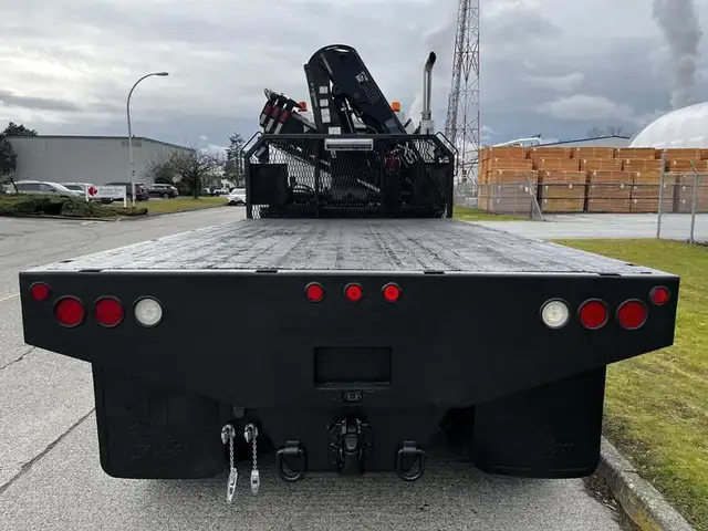 2006 freightliner M2 112 15 foot Flat Deck With Hiab Crane Diese in Heavy Trucks in Richmond - Image 21