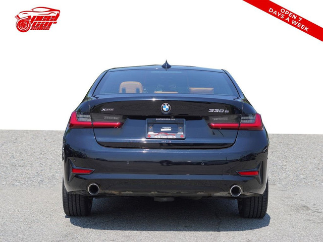 2021 BMW 3 Series 330e, Sunroof, Wireless Apple carplay. in Cars & Trucks in Oakville / Halton Region - Image 3