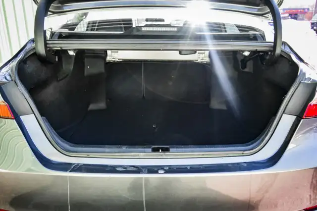 2022 Toyota Camry SE • HEATED SEATS • APPLE CARPLAY • ADAPTIVE C dans Autos et camions dans Kingston - Image 9
