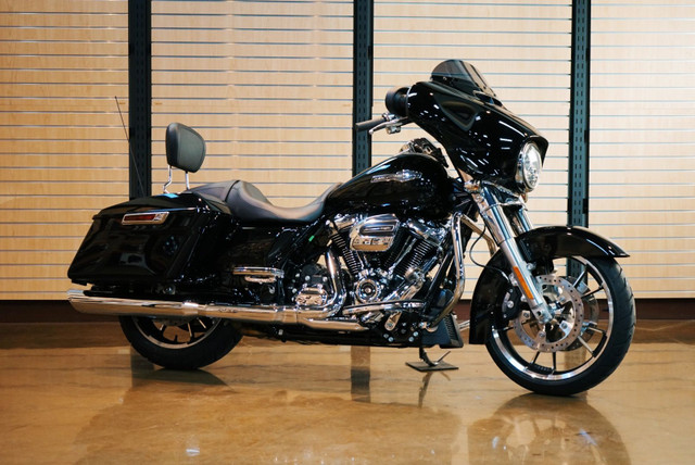 2022 HARLEY DAVIDSON STREET GLIDE FLHX in Touring in Medicine Hat