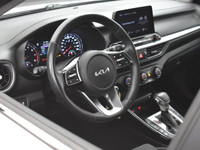 Android Auto/Apple CarPlay | Wireless Charging | Blind-Spot Monitoring Engine: 4 Cylinder Engine 2.0... (image 5)