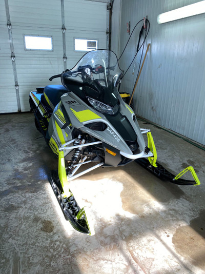2018 Yamaha Sidewinder XTX LE