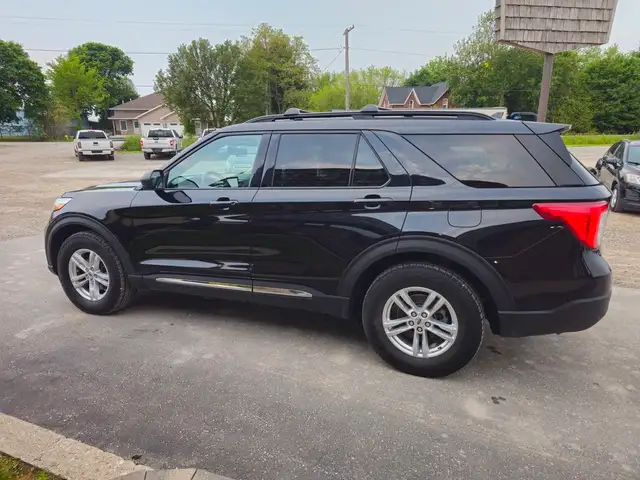 2020 Ford Explorer XLT 4WD in Cars & Trucks in Chatham-Kent - Image 12