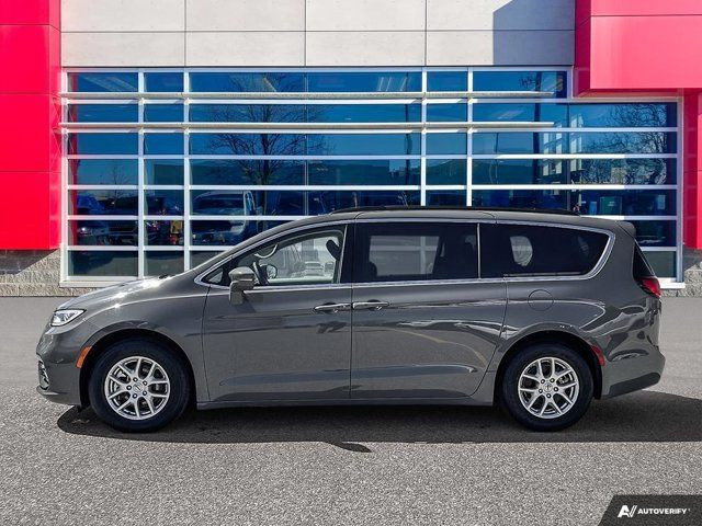 2022 Chrysler Pacifica Touring L | Leather | Power Doors in Cars & Trucks in Guelph - Image 2