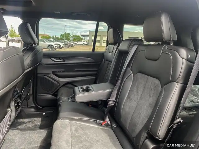 2025 Jeep Grand Cherokee L Altitude 4x4 Sunroof Nav Capable in Cars & Trucks in St. Albert - Image 27