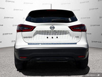 Snatch a steal on this certified 2023 Nissan Qashqai S before someone else snatches it. Roomy but ea... (image 5)