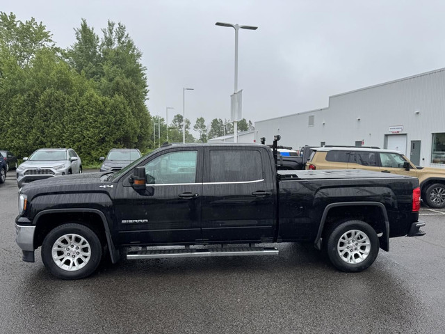 GMC Sierra 1500 SLE CREWCAB 2018 4X4 - BAS MILLAGE - in Cars & Trucks in Québec City - Image 3