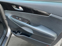 WE CAN GET YOU APPROVED ON THIS 2017 KIA SORENTO EX V6 AWD TODAY FEATURED OPTIONS -Rear park sense -... (image 9)