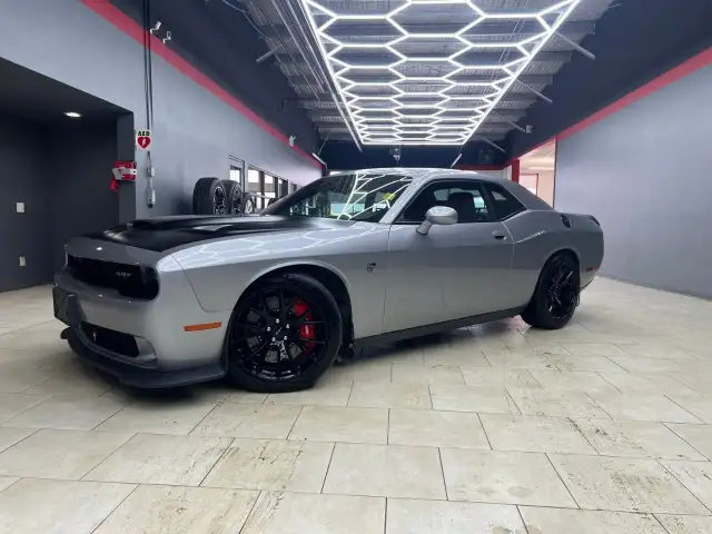 2016 Dodge Challenger in Cars & Trucks in Edmonton - Image 2