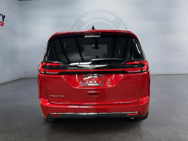 2026 Chrysler Pacifica Select in Cars & Trucks in Lethbridge - Image 4