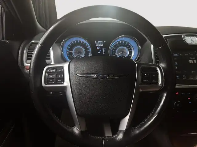 2012 Chrysler 300 LIMITED in Cars & Trucks in Laval / North Shore - Image 14