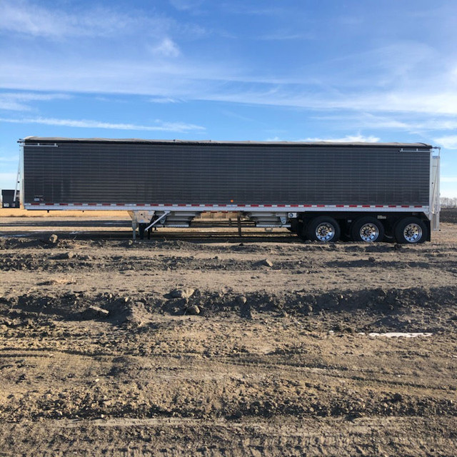 2025 -Wilson grain -grain Wilson tri drive grain trailer in Farming Equipment in Saskatoon