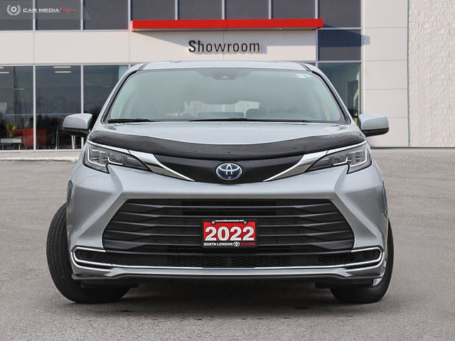 2022 Toyota Sienna XLE 8-Passenger WHY WAIT 3 YEARS FOR NEW S... in Cars & Trucks in London - Image 2