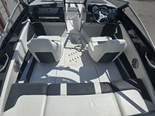2014 Glastron 185 GLS FINANCING AVAILABLE in Powerboats & Motorboats in Saskatoon - Image 19