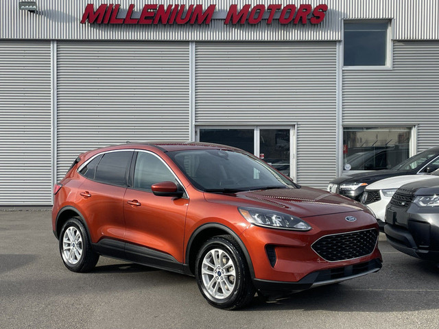 2020 Ford Escape SE ECOBOOST AWD/NAVIGATION/BACK UP-CAM/FINANCIN in Cars & Trucks in Calgary