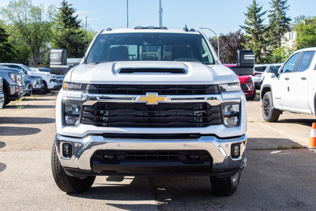 2025 Chevrolet Silverado 3500 DRW 4WD LT Crew in Cars & Trucks in Edmonton - Image 3