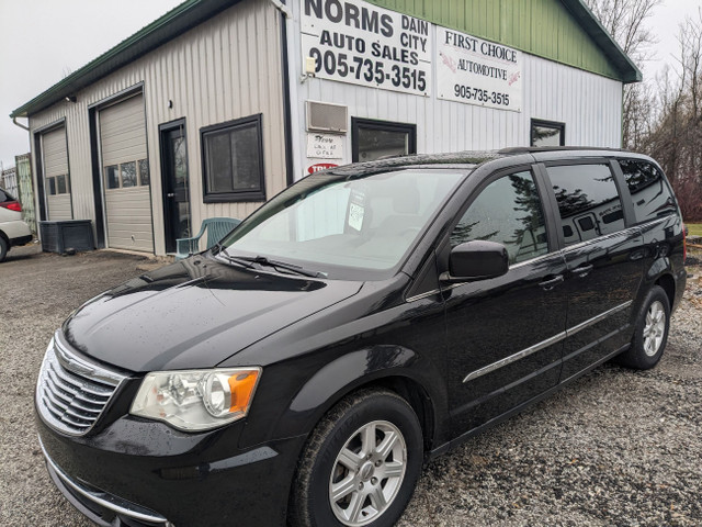2012 Chrysler Town & Country Touring in Cars & Trucks in St. Catharines