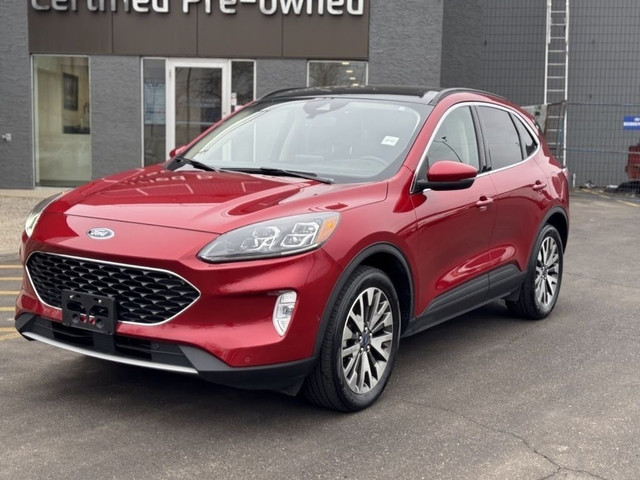 2020 Ford Escape TITANIUM w/ AWD / NAVI / LEATHER / PANO ROOF in Cars & Trucks in Calgary