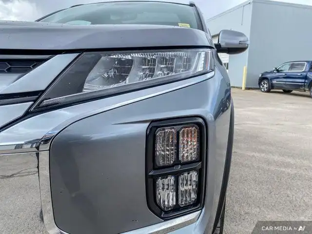 2020 Mitsubishi RVR in Cars & Trucks in St. Albert - Image 12