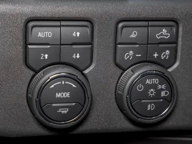2023 Chevrolet Silverado 1500 ZR2 CREW 4X4 V8 *TOIT* NAV CUIR SI in Cars & Trucks in Laurentides - Image 28