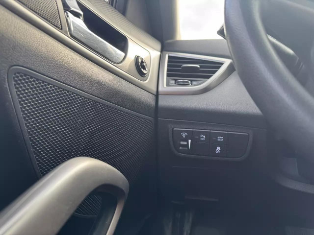 2016 HYUNDAI Veloster SE in Cars & Trucks in Laval / North Shore - Image 3