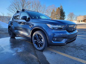 2022 Volvo XC40 XC40 PLUS