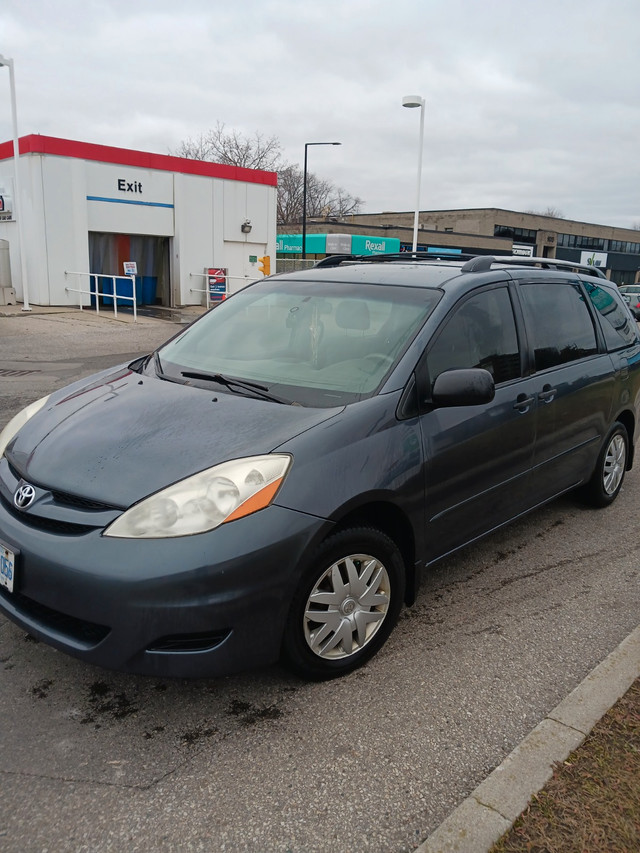 2008 Toyota Sienna CE in Cars & Trucks in Guelph