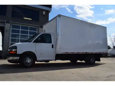 Camera de recul, BOITE 16 PIEDS, Moteur 6.0L V8. SUPERBE CONDITION, BAS KM. ** 122,000km certifié!!...