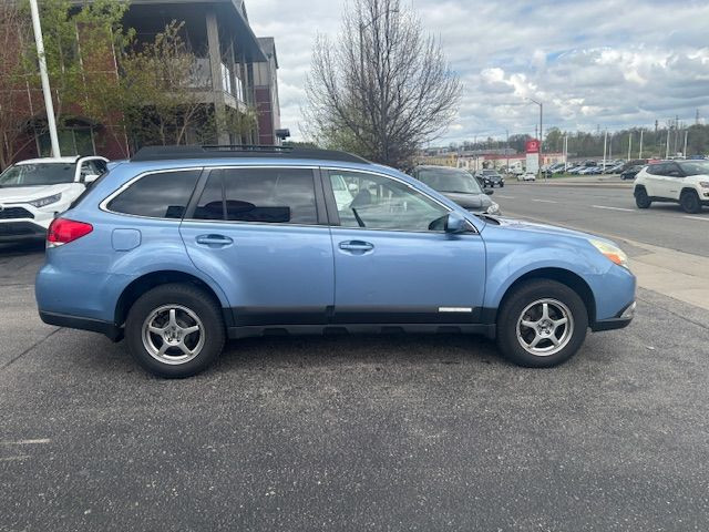 2010 Subaru Outback 2.5i Sport w/Limited no accidents in Cars & Trucks in Cambridge - Image 4