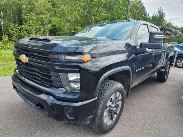 2024 Chevrolet Silverado 2500HD CUSTOM CREW 4X4 6.6L *GR REMORQ* in Cars & Trucks in Laurentides