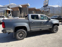 The 2022 Chevrolet Colorado Z71 in Satin Steel Metallic is a capable and stylish mid-size pickup tru... (image 9)