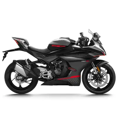 Concessionnaire des véhicules neufs et d'occasion. Sportive CF MOTO 450SS 2025 Avec la 450SS CFMOTO...
