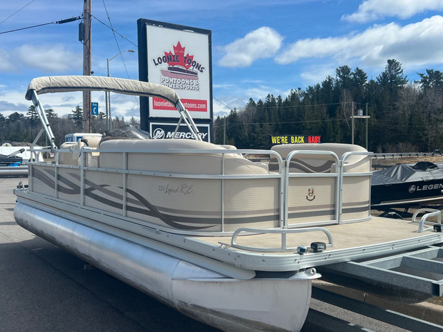 2001 Premier 225 Legend R.E with 2018 Mercury 60 HP CT 4-Stroke in Powerboats & Motorboats in Sault Ste. Marie - Image 2