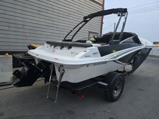 2014 Glastron 185 GLS FINANCING AVAILABLE in Powerboats & Motorboats in Saskatoon - Image 6