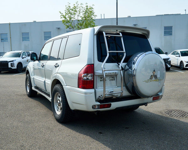 2003 MITSUBISHI PAJERO Exceed | Cloth Interior | 4wd in Cars & Trucks in Edmonton - Image 3